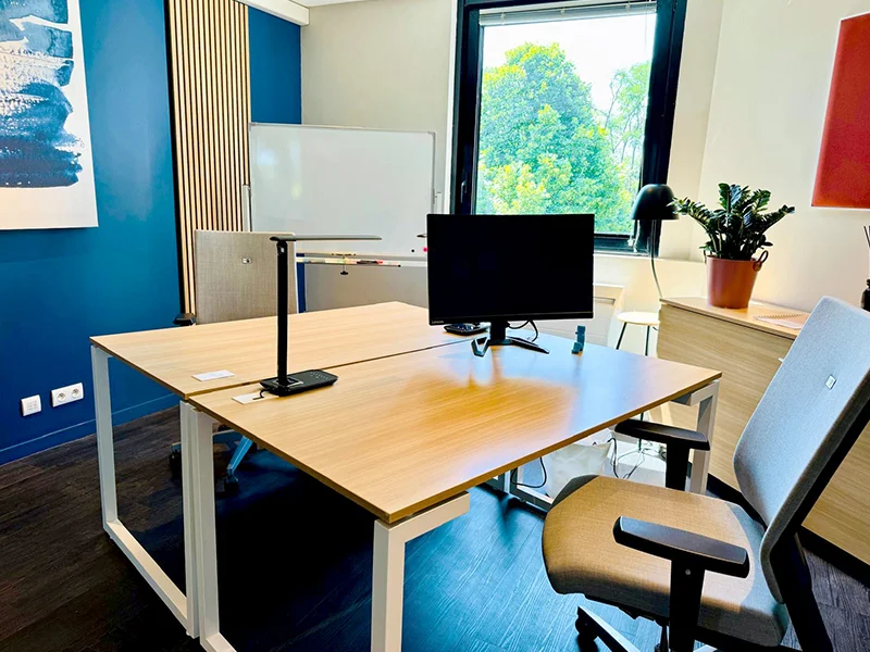 Bureau partagé au sein de l'espace de coworking angevin A la Cime des Arbres