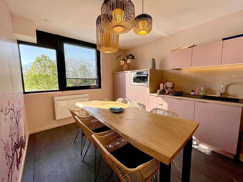 La cuisine partagée de l'espace de coworking A la Cime des Arbres