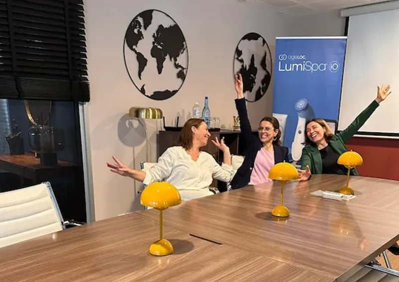 Ambiance conviviale entre professionnels à Angers